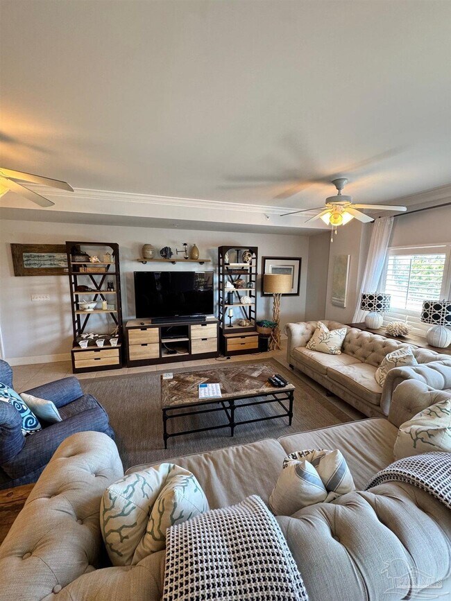 Building Photo - 1732 W County Hwy 30A