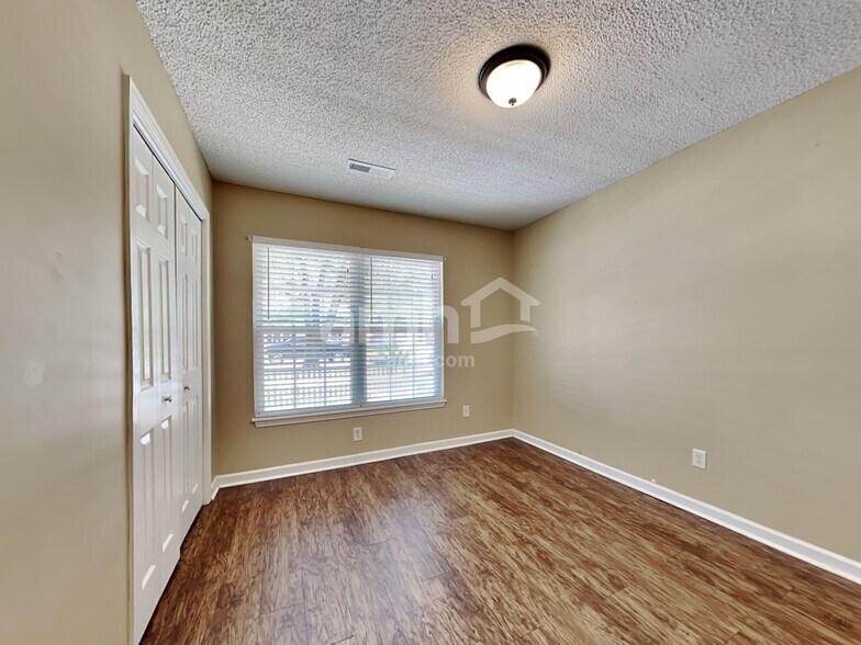 Building Photo - 132 Jupiter Ln