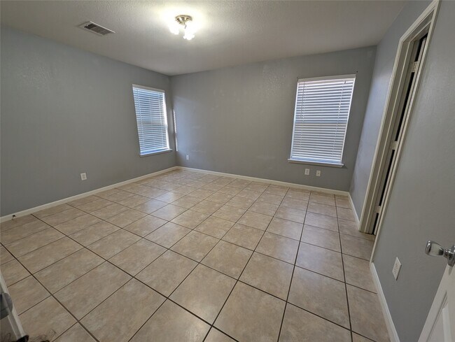 Building Photo - 8235 Wooded Terrace Ln