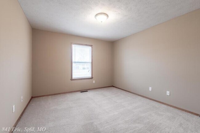 Building Photo - 841 S Eric St