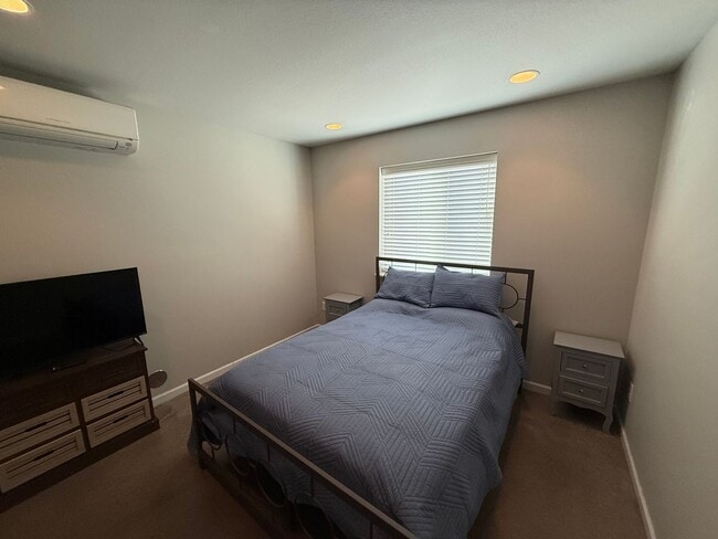 Building Photo - Nowells Subdivision Town Homes - Fully Furnished and Utilities Included