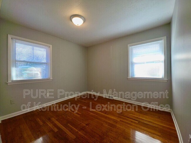 Building Photo - 3510 Lansdowne Dr