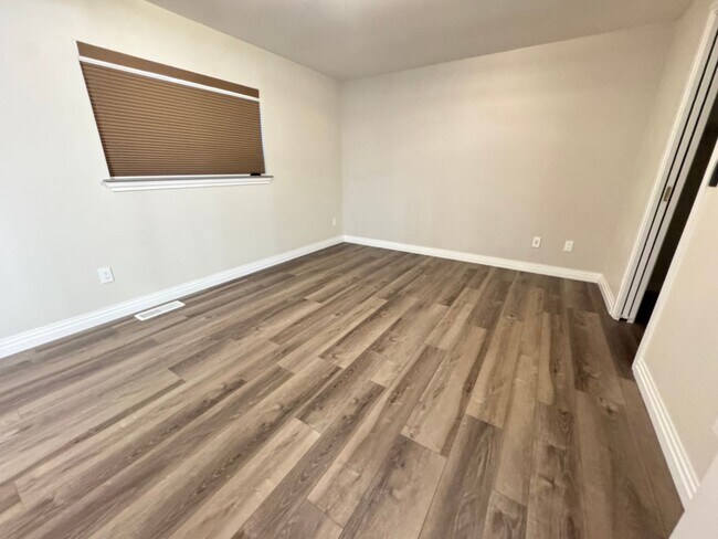 Building Photo - Fully updated 3 bed/2.5 bath home