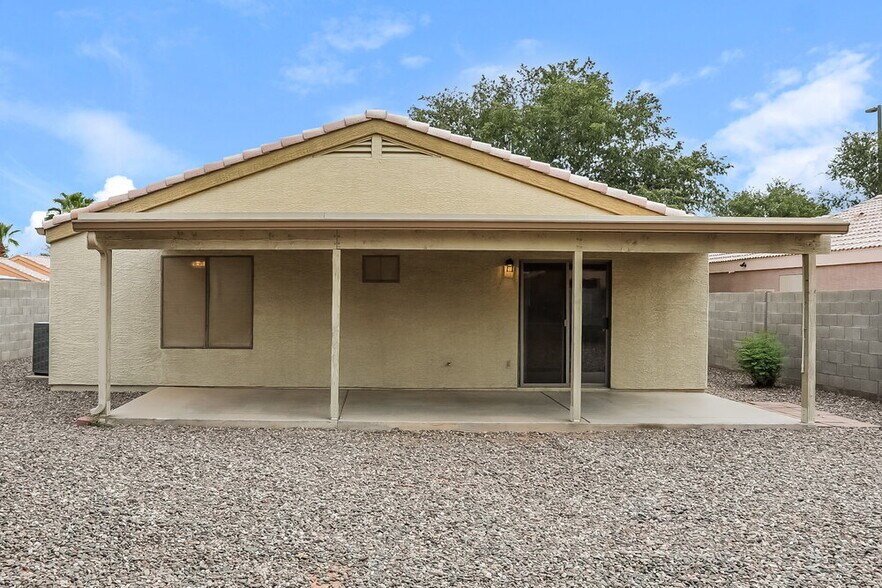 Building Photo - 1735 E Cheyenne St