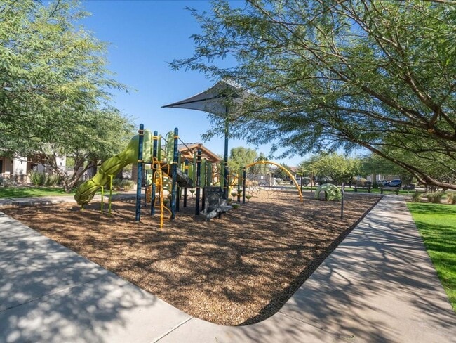 Building Photo - Modern Comfort Meets Community Living – 3 Bed, 2 Bath Beauty with Resort-Style Amenities!