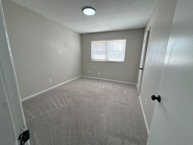 Building Photo - 731 Old Liberty Rd