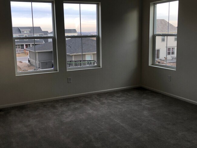 Building Photo - HUGE 3BR Home Built in 2020 with Office, Loft & Mountain Views