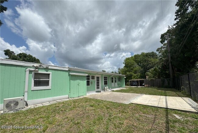 Building Photo - 2204 Ponce De Leon Cir