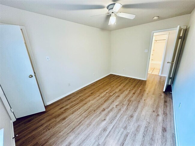 Building Photo - 5207 Thunderbird St