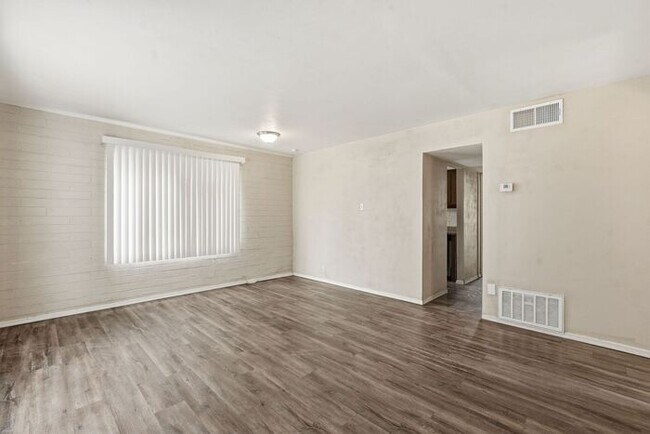 Building Photo - 2520 E Cameron Vista