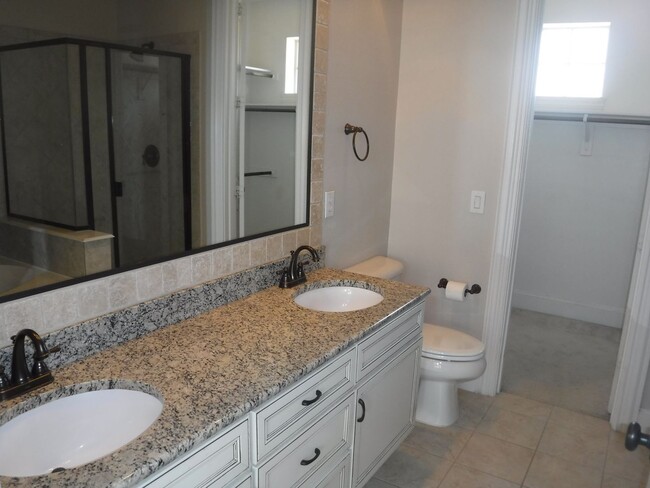 Building Photo - Beautiful 2 bed 2.5 Bath in Las Colinas!