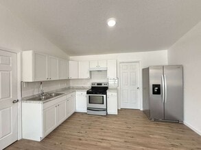 Building Photo - 5331 Bakersfield St