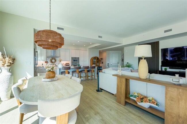 Building Photo - 2910 W Barcelona St