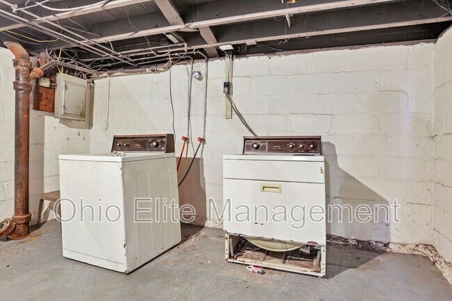 Building Photo - 254 S Wayne Ave
