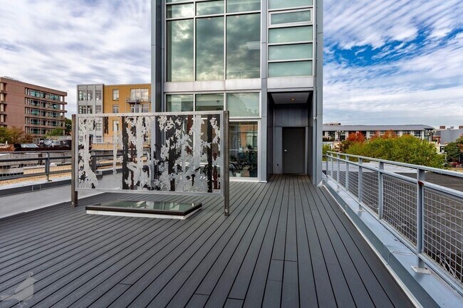 Building Photo - Amazing Two-Level Loft in the Heart of the...