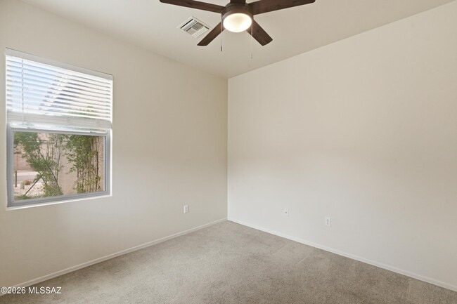 Building Photo - 584 N Highlands Grove Ln