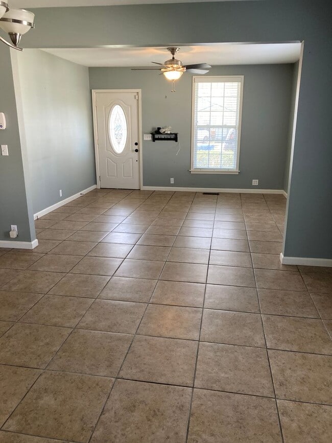 Building Photo - 415 Central Ave