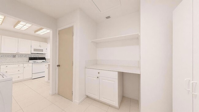 Building Photo - 15305 SW 104th Ave