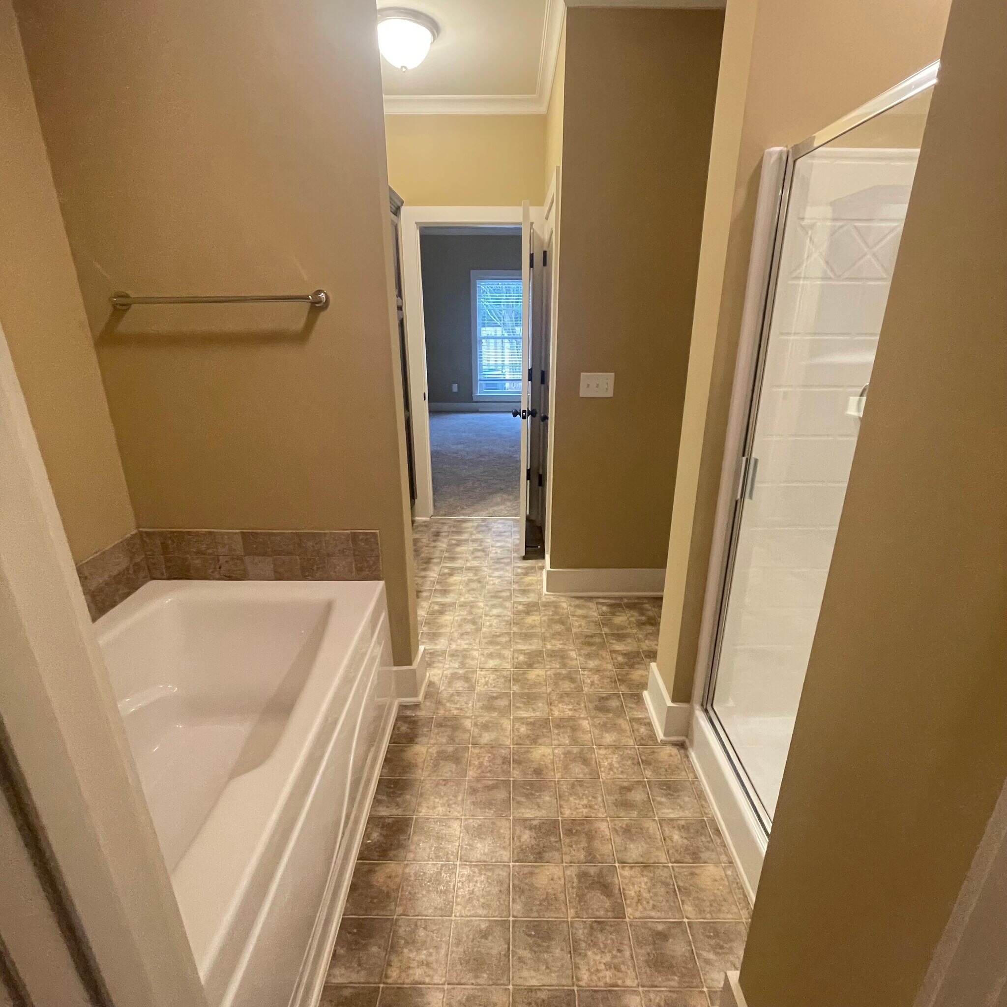 Building Photo - 627 Flag Cir