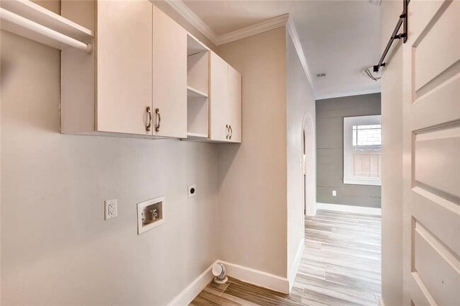 Building Photo - 811 1/2 E 38th St