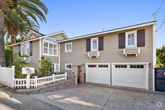 Building Photo - Woods Cove Beach House