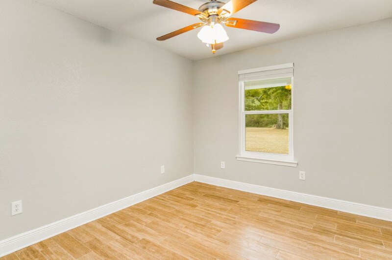 Building Photo - 4998 Carlyn Dr