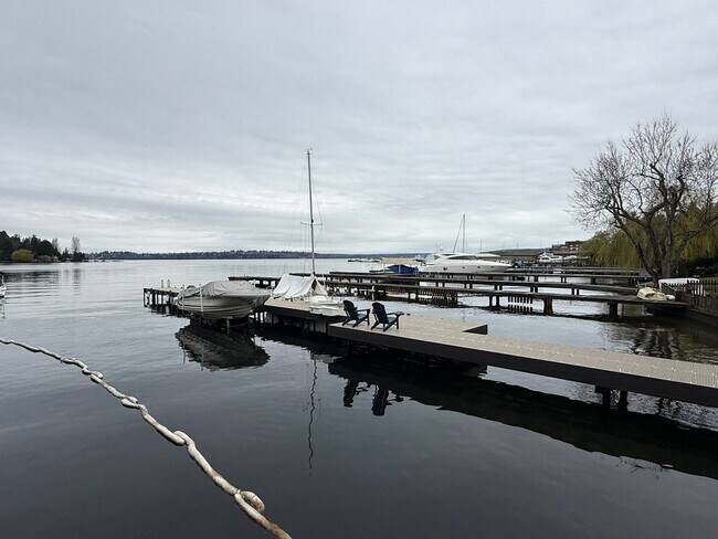 Building Photo - 2bd/1.5ba Kirkland Condo