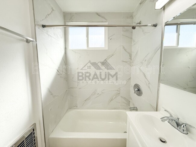 Building Photo - 7333 Woodman Ave