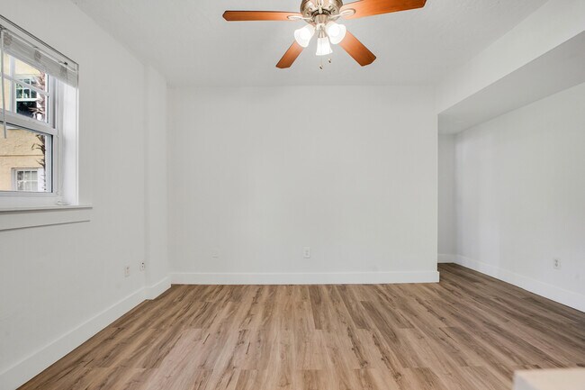 Building Photo - 536 14th St