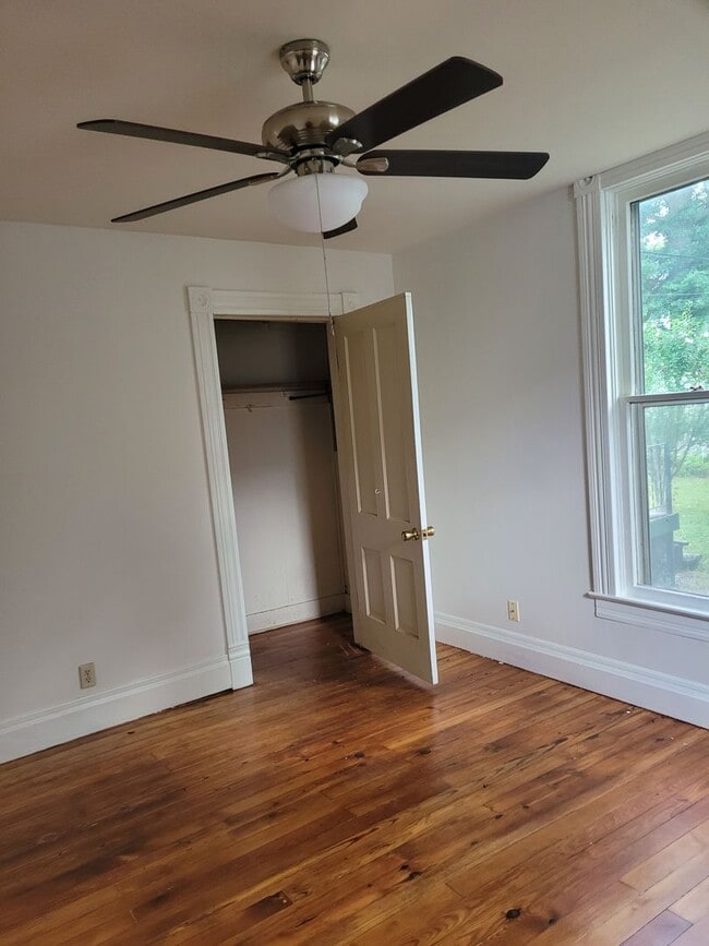 Building Photo - Nice 2Bed/1Bath Cottage