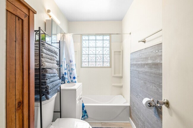 Building Photo - 2913 13th St