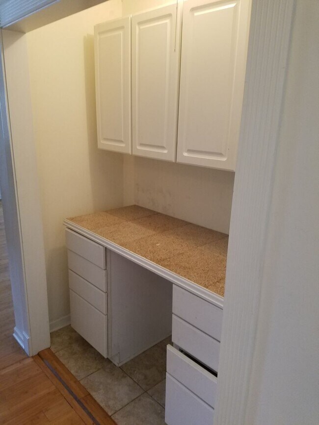 Building Photo - 1321 Airport Dr