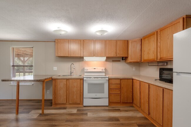 Building Photo - 37 C Riverside Ln