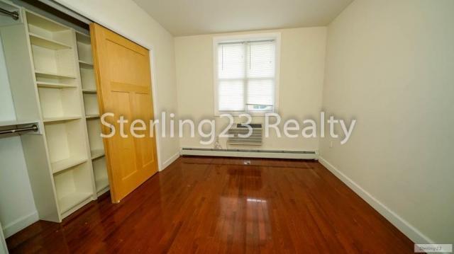 Building Photo - 2 bedroom in Astoria NY 11106