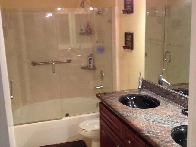 Building Photo - "Chic 1-Bedroom Urban Retreat in Vibrant San Diego Locale!"
