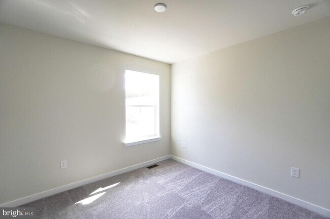 Building Photo - 4823 Lincoln Aly