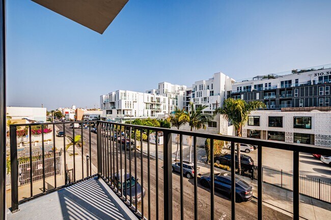 Building Photo - 13461 Beach Ave