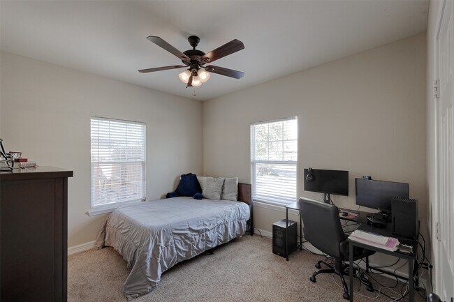 Building Photo - 1122 Detroit St