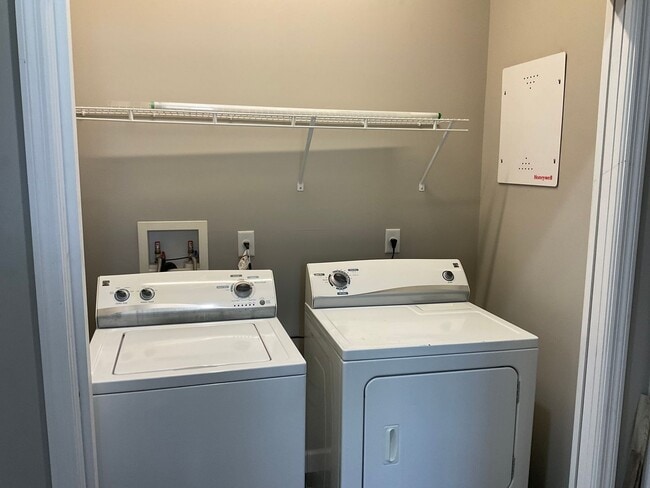 Building Photo - Close to Deland High School