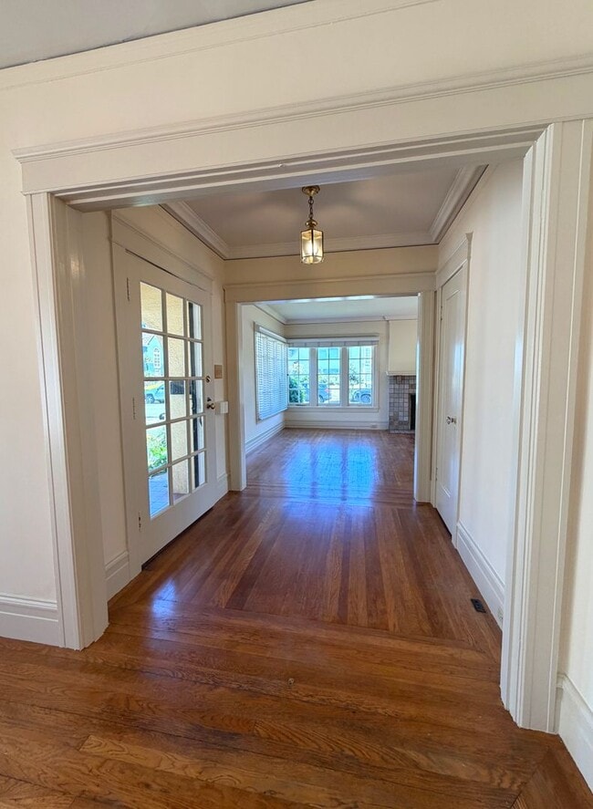 Building Photo - UPDATED BRIGHT HUGE 1650sf 2BR/1BA+BONUS Home Balboa Terrace LOTS of Natural Light AVAILABLE NOW