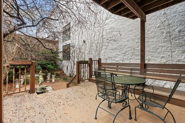 Building Photo - 1633 N North Park Avenue