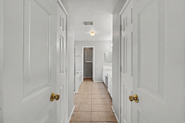 Building Photo - 5402 Timbers Quail Dr
