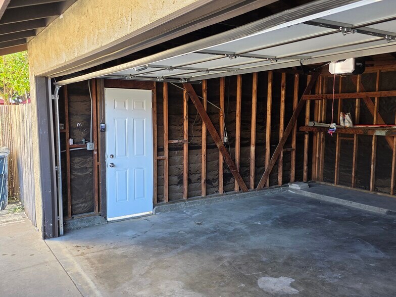 Building Photo - 14747 Woodruff Ave