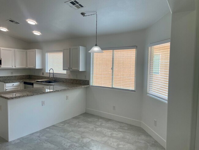 Building Photo - Fully Remodeled 3 bedroom Stallion Mountai...
