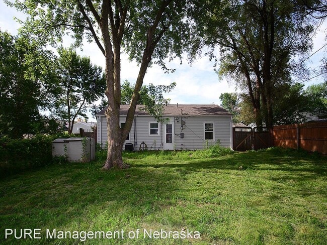 Building Photo - 2 br, 1.5 bath House - 1410 Lindwood Dr