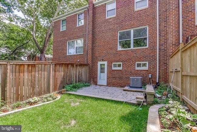 Building Photo - 260 Burgess Ave