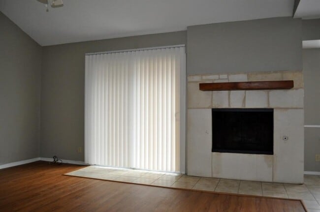 Building Photo - 908 Speer Ln