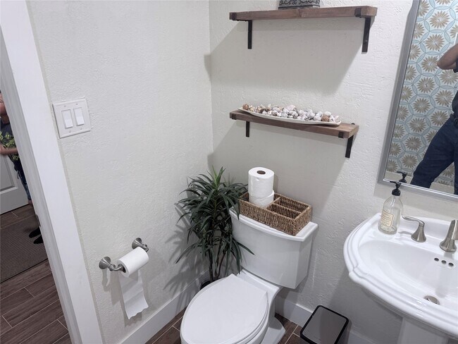 Building Photo - 4012 Chile Dr