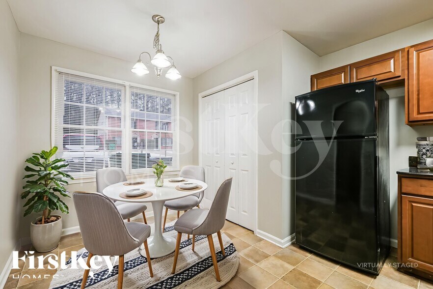 Building Photo - 5266 Ridge Forest Dr