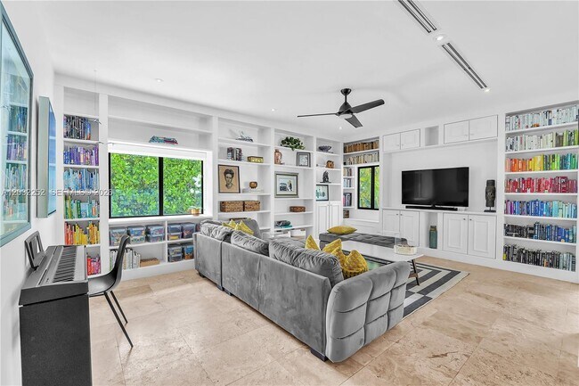 Building Photo - 6466 SW 84th St